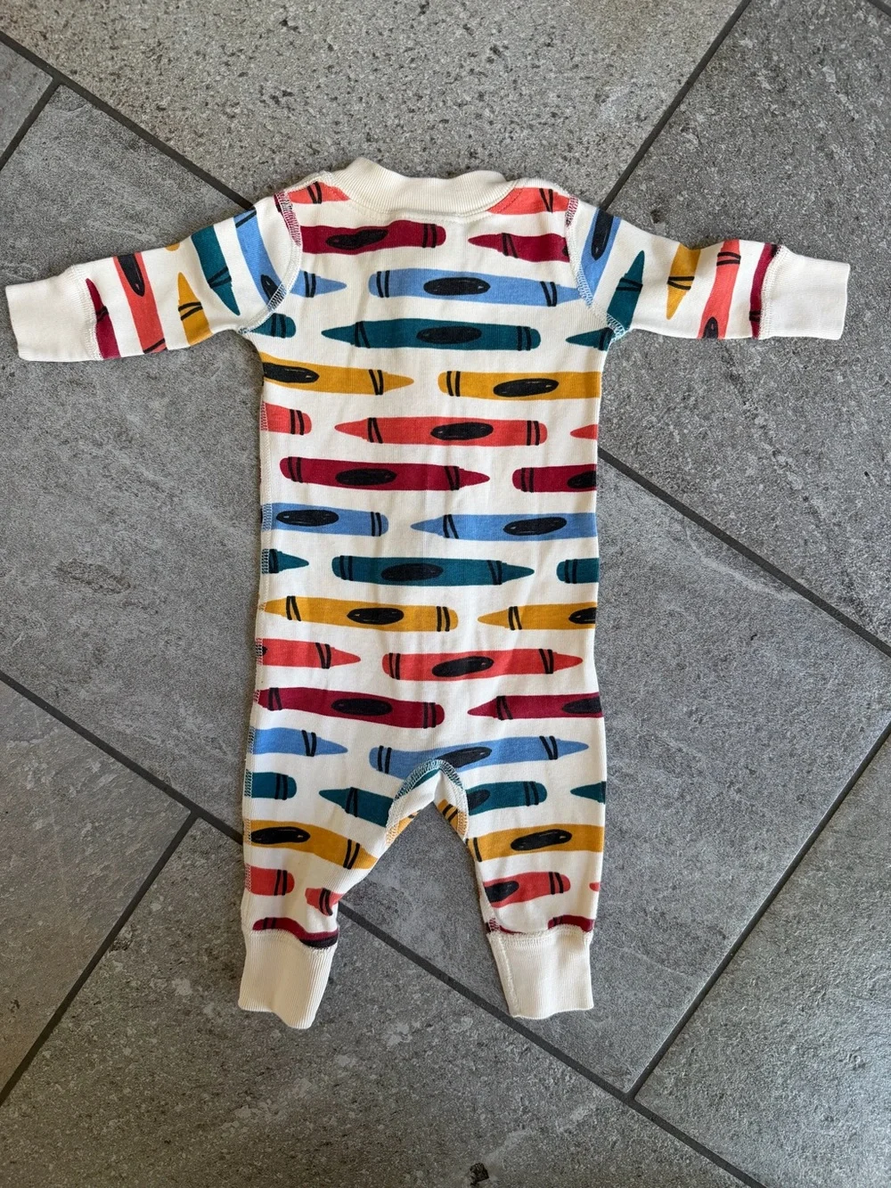Hanna Andersson HannaJames Sleeper in Crayon Print, Size 0-3 Months